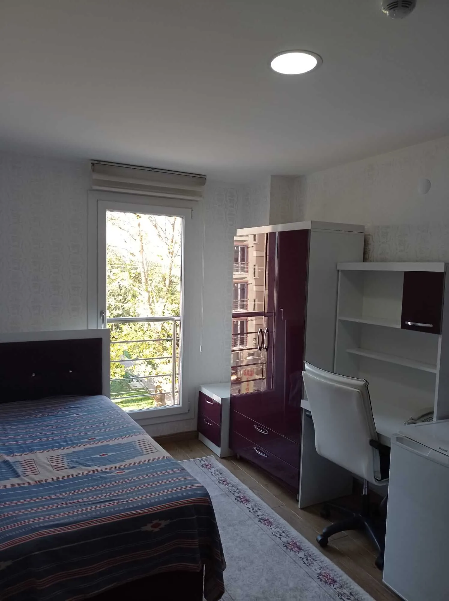 Görükle kız apart tek kişilik oda gardırop ve çalışma masası