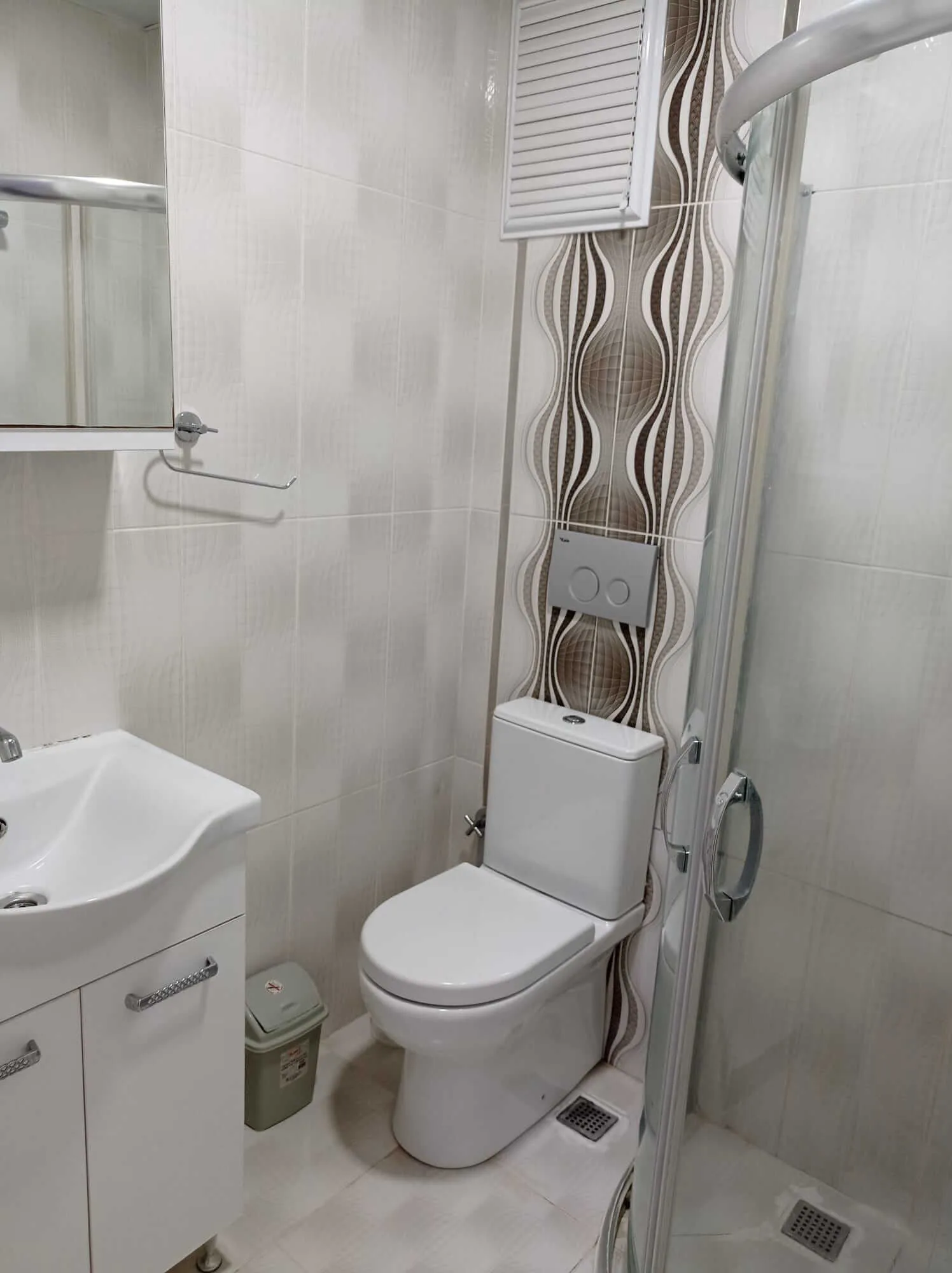 Görükle kız apart duşakabinli ferah banyo