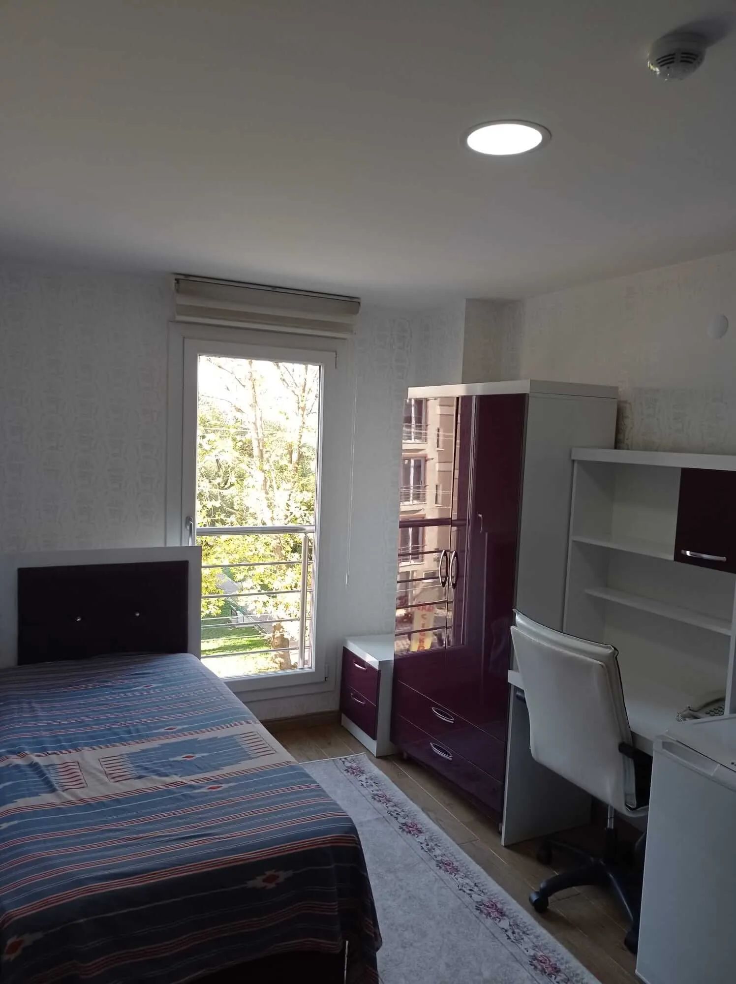 Görükle kız apart tek kişilik oda çalışma masası ve gardırop