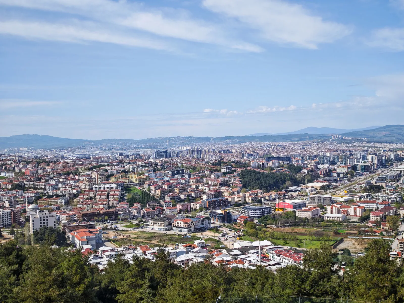 Bursa'nın yeşil dokusuyla öne çıkan panoramik şehir manzarası